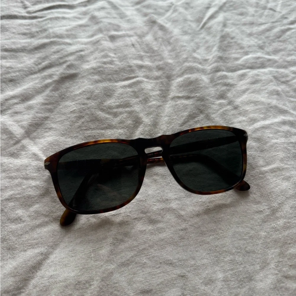 Persol 3059S Men’s Sunglasses - Picture 2 of 5